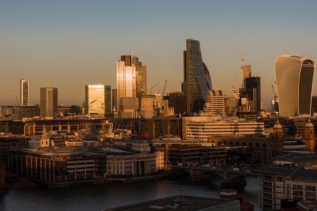 London skyline_ Image by pexels-olga-lioncat-7245330