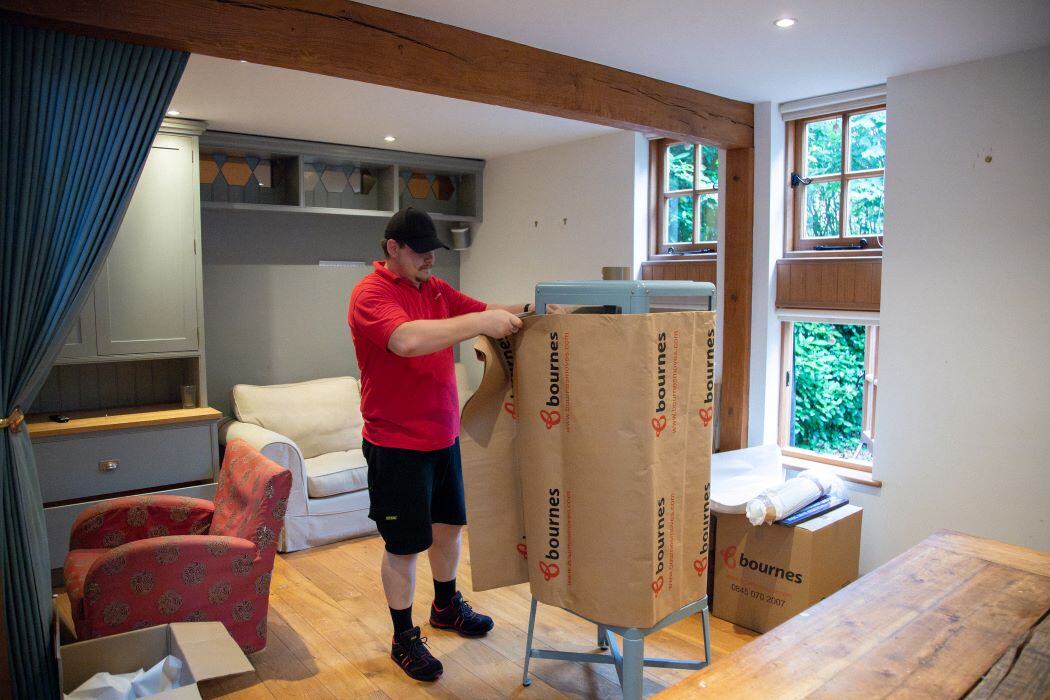 wrapping glass chest for moving